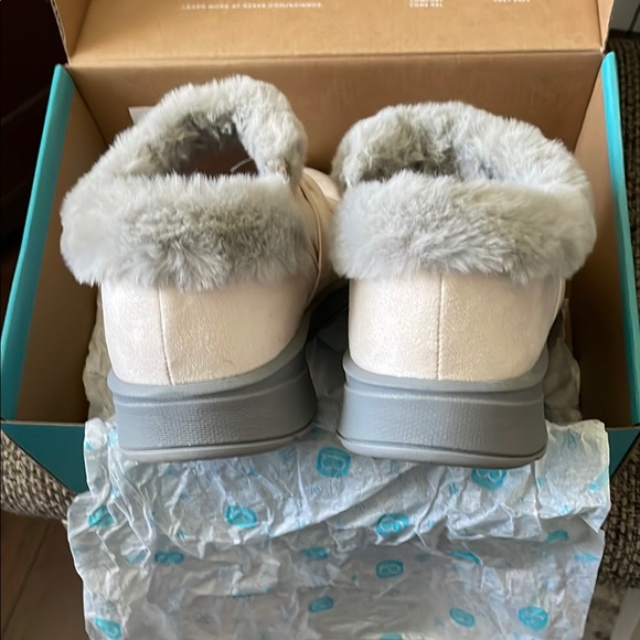 Bzees Women's Ankle Boots in Cream and Gray - Picture 6 of 13